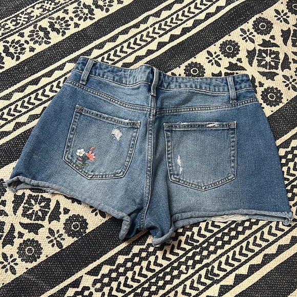 High Rise Embroidered Shorts - Picture 4 of 8